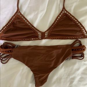 Large set in coconut